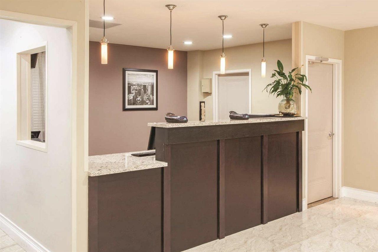 La Quinta Inn & Suites Far Rockaway - Beach Hotel New York Eksteriør billede