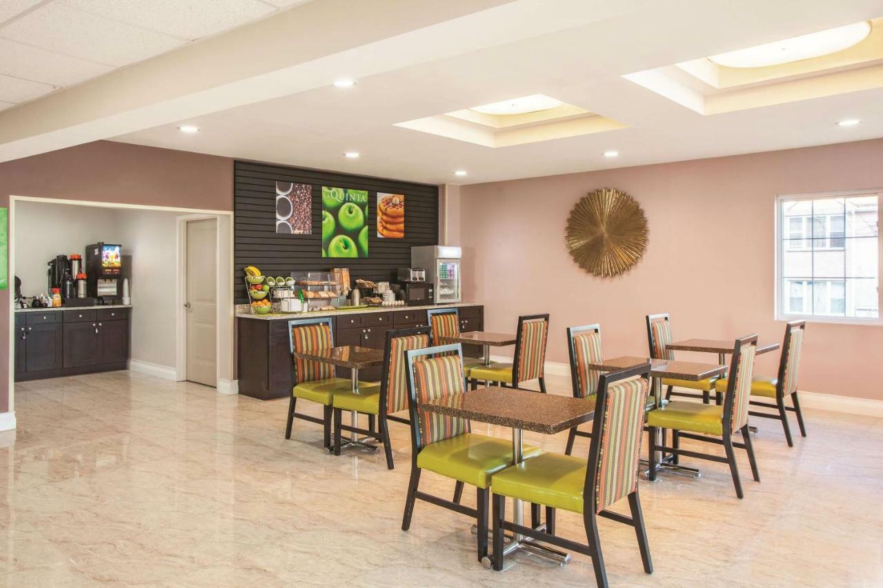 La Quinta Inn & Suites Far Rockaway - Beach Hotel New York Eksteriør billede