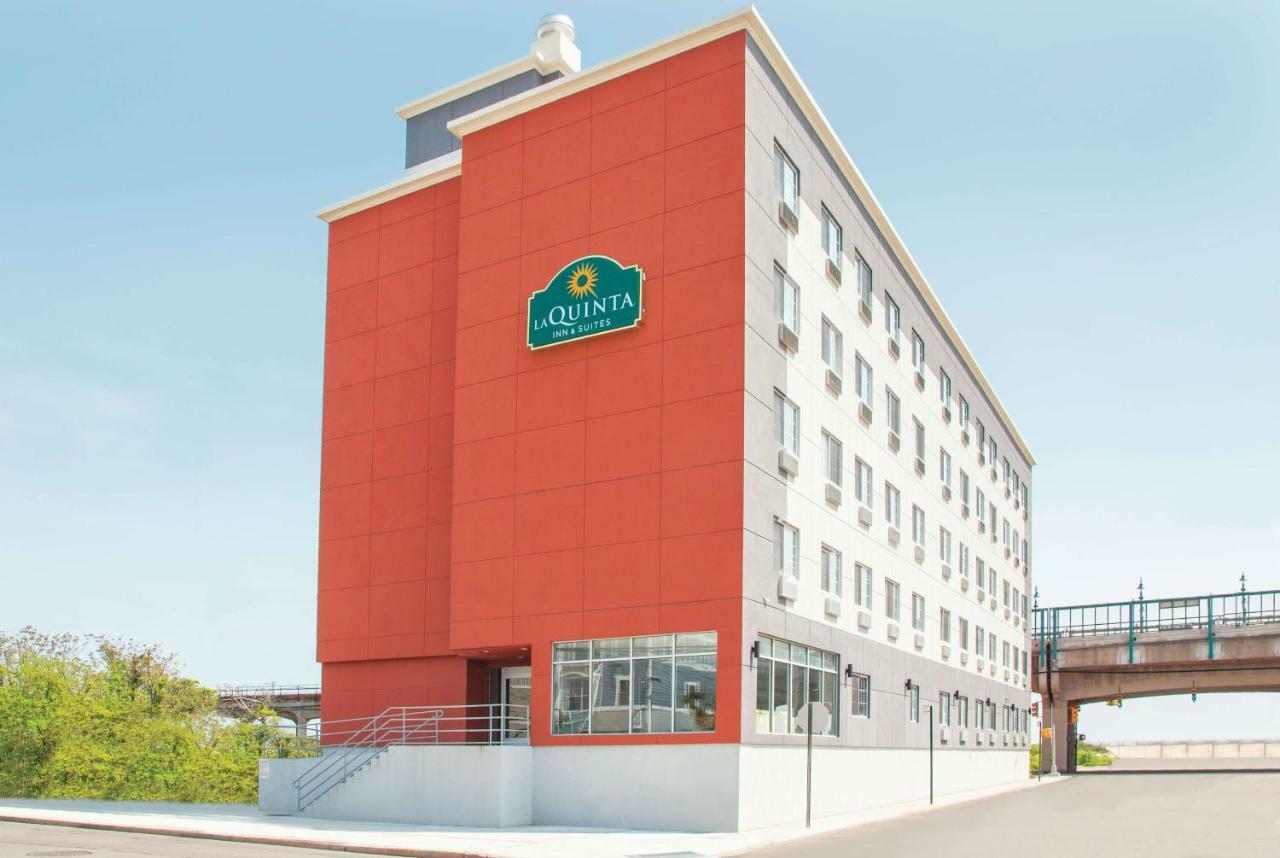 La Quinta Inn & Suites Far Rockaway - Beach Hotel New York Eksteriør billede