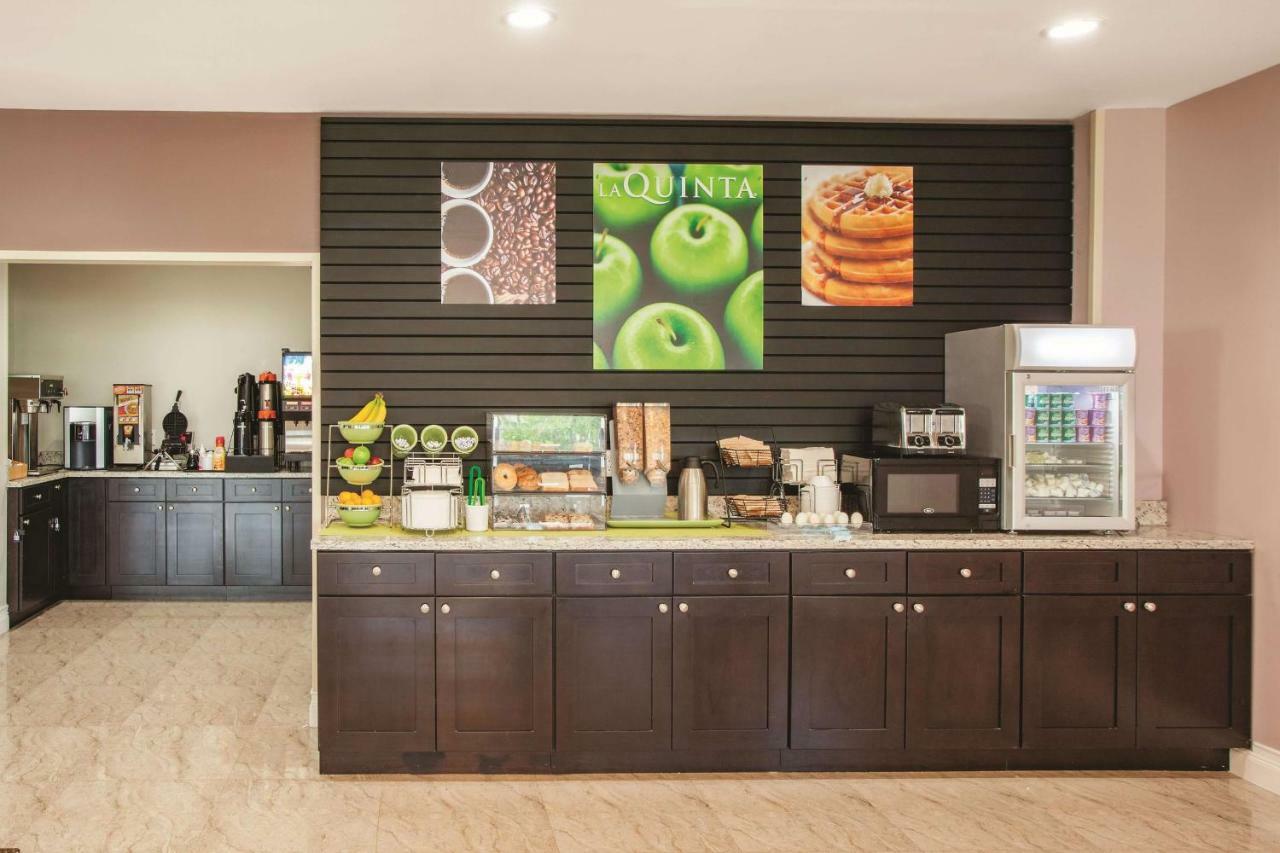 La Quinta Inn & Suites Far Rockaway - Beach Hotel New York Eksteriør billede