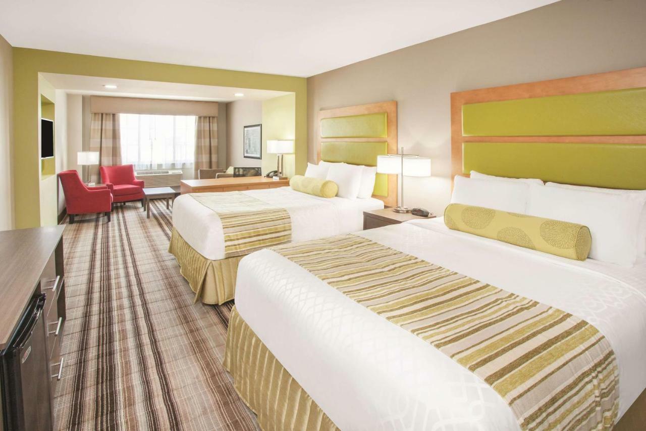 La Quinta Inn & Suites Far Rockaway - Beach Hotel New York Eksteriør billede