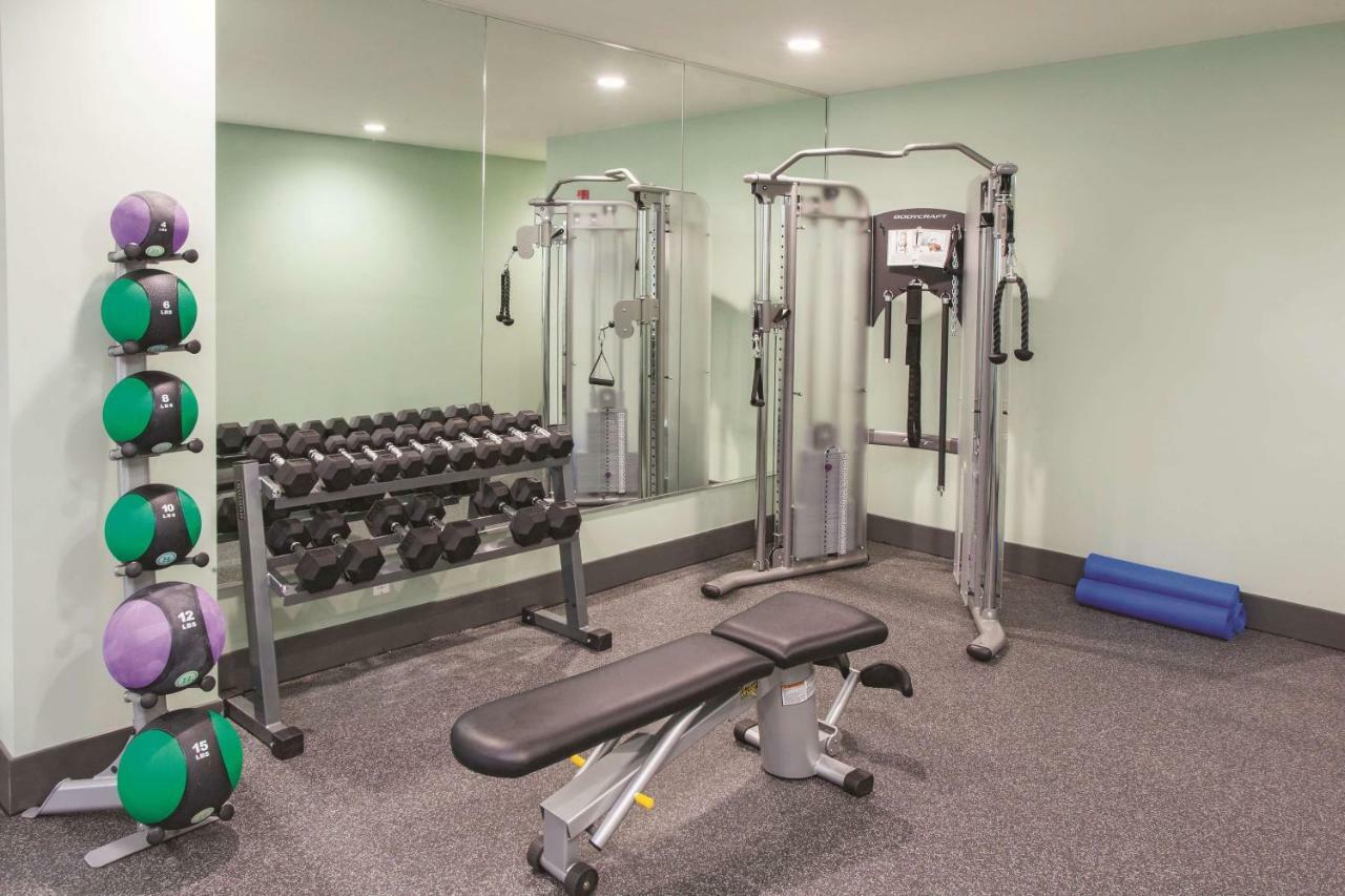 La Quinta Inn & Suites Far Rockaway - Beach Hotel New York Eksteriør billede