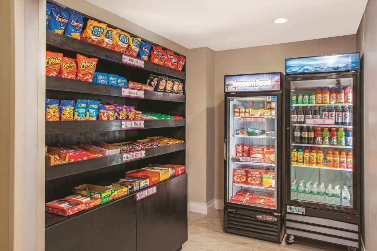 La Quinta Inn & Suites Far Rockaway - Beach Hotel New York Eksteriør billede