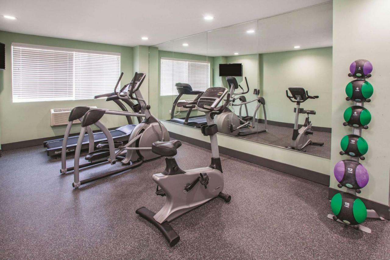 La Quinta Inn & Suites Far Rockaway - Beach Hotel New York Eksteriør billede