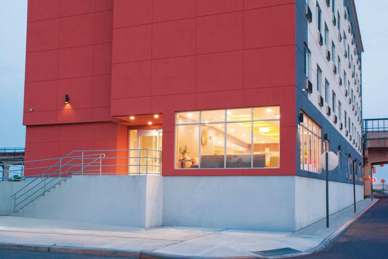 La Quinta Inn & Suites Far Rockaway - Beach Hotel New York Eksteriør billede